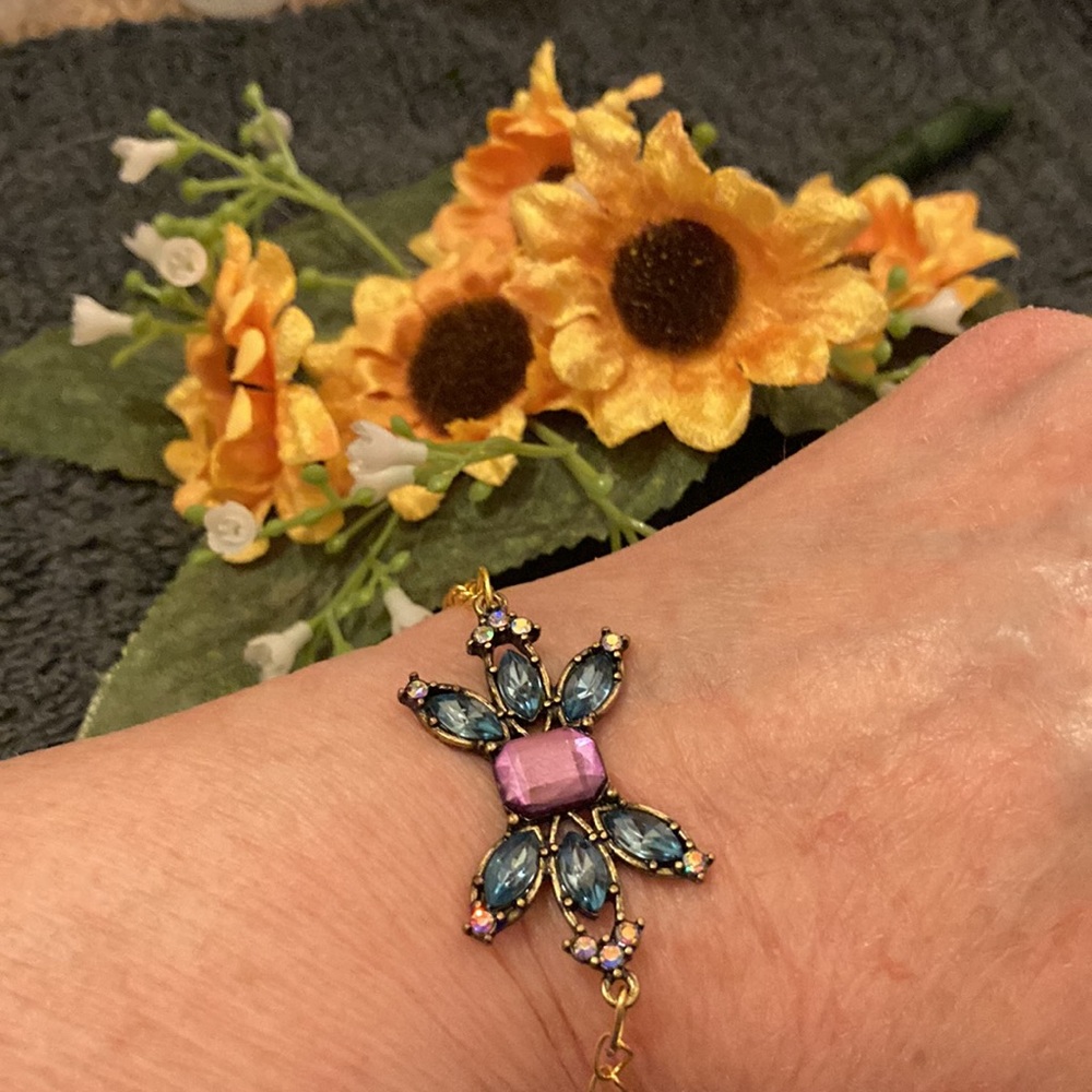 🆕 HANDMADE 8” JEWELED BUTTERFLY BRACELET In Gold tone